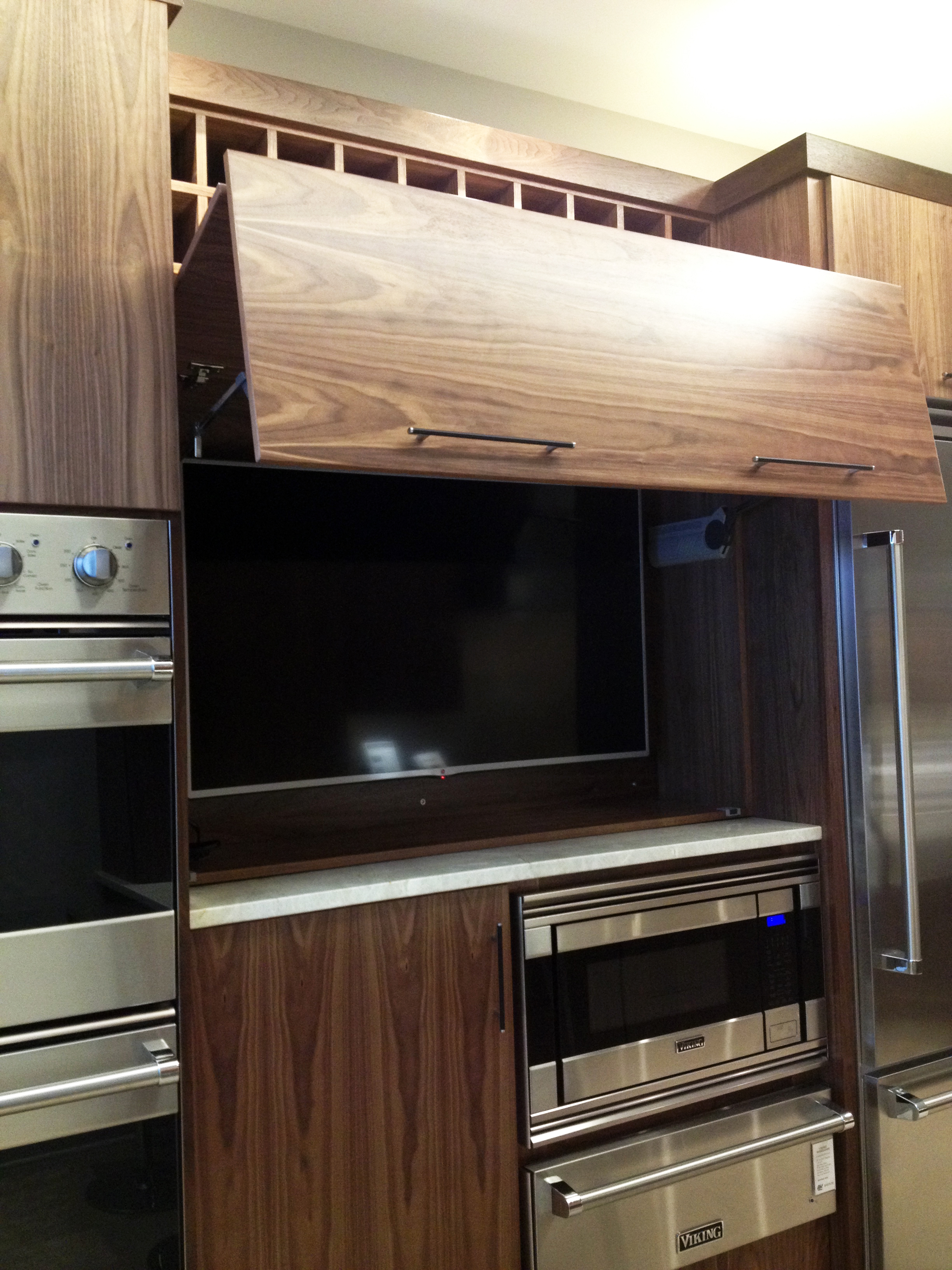 Lift for flat screen tv