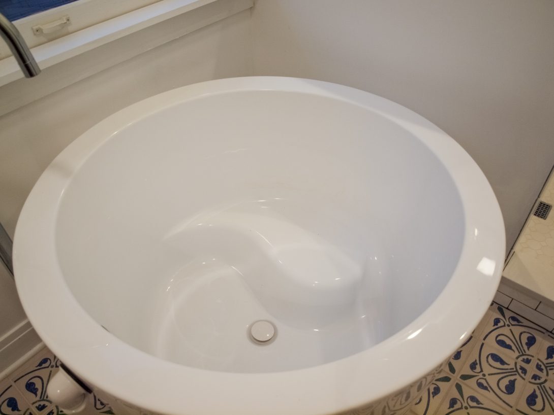 What is a Japanese Soaking Tub?