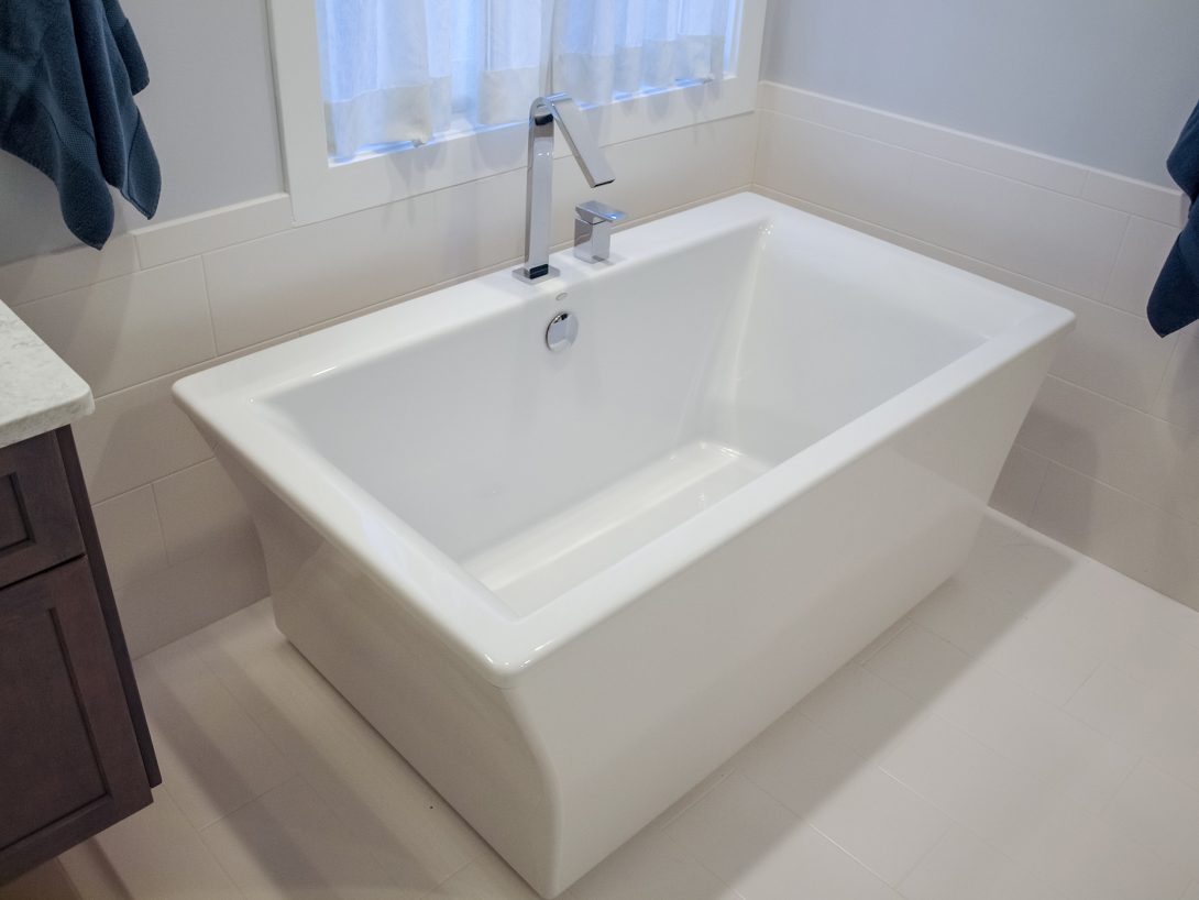 square bathtub sizes